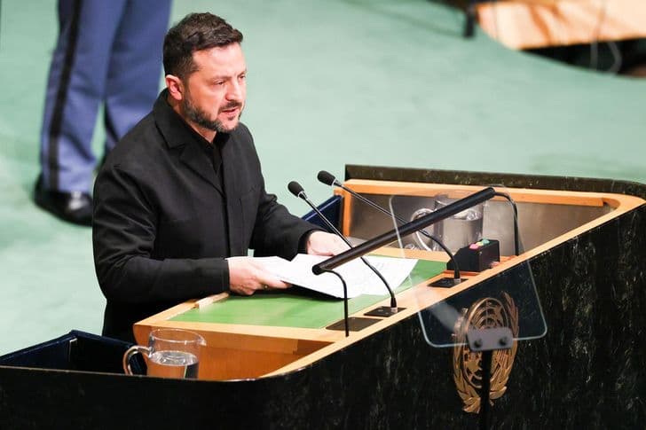 Ukrainian President Volodymyr Zelenskyy speaks at the podium of the United Nations General Assembly.