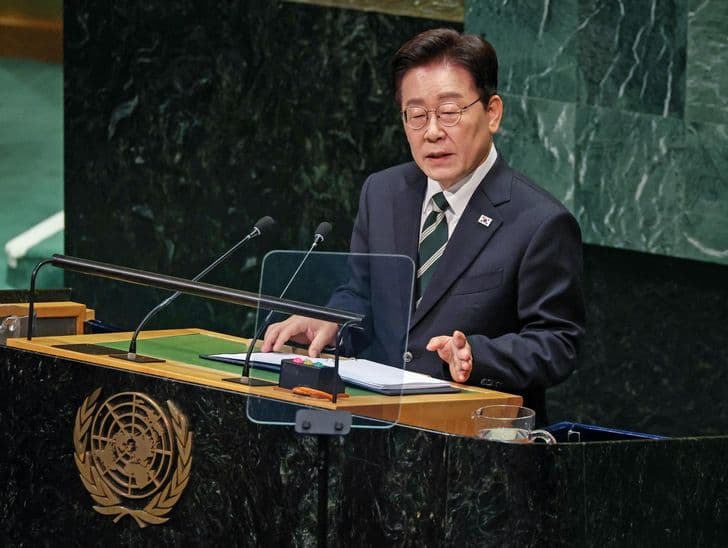 President Lee Jae-myung speaks at the podium of the United Nations General Assembly.